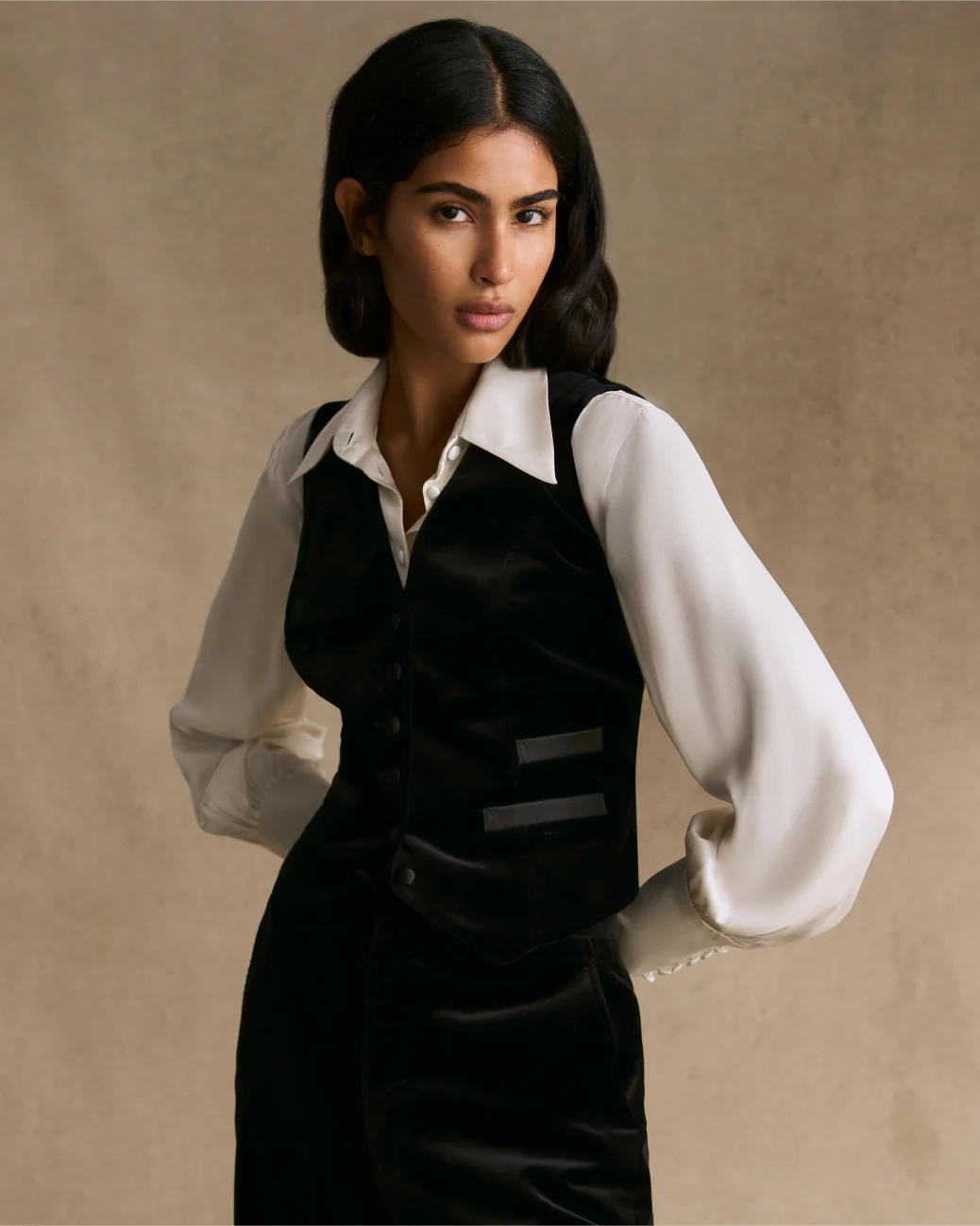 Fitted Waistcoat with Six Buttons in Velvet - Image 3