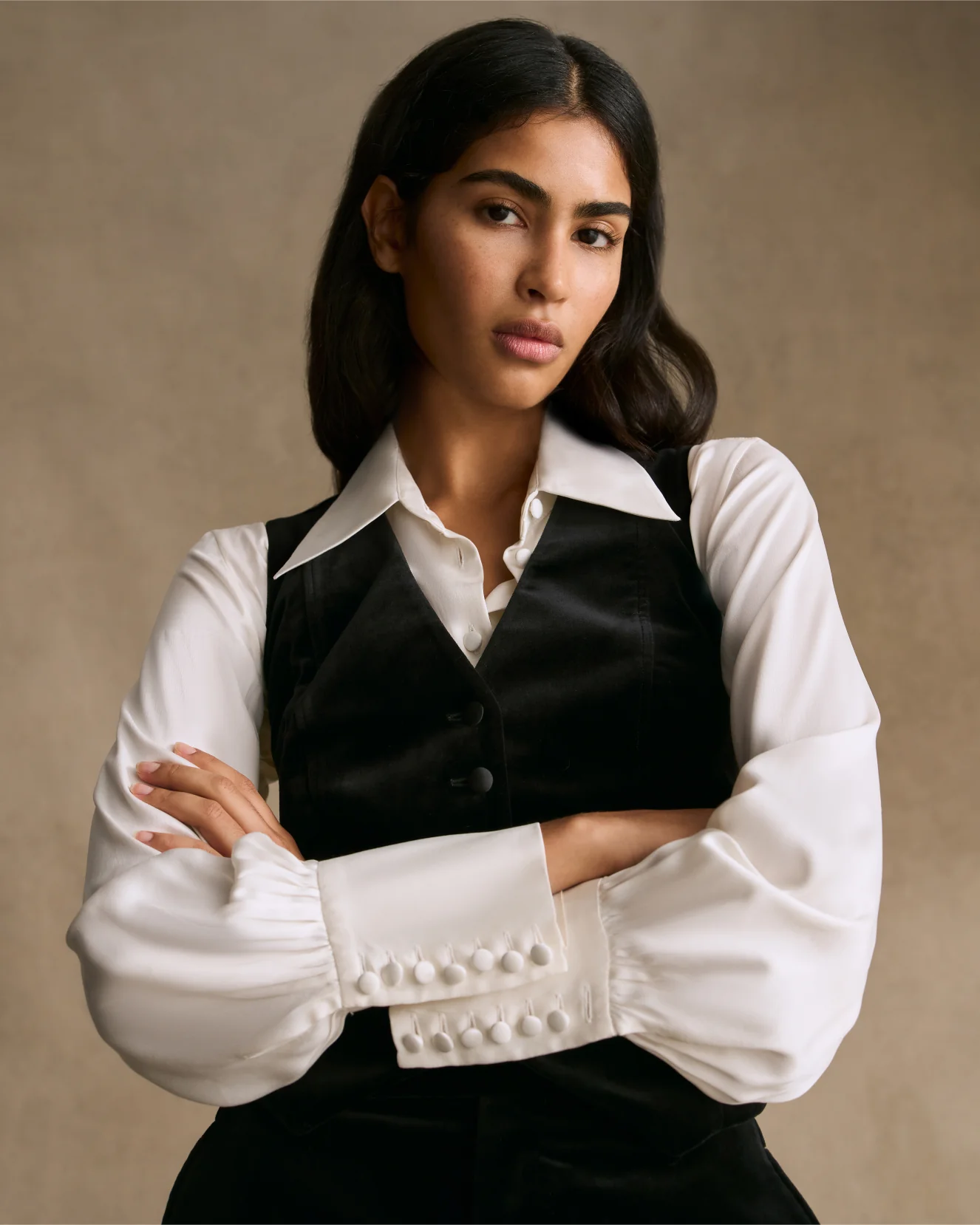 Fitted Waistcoat with Six Buttons in Velvet - Image 4
